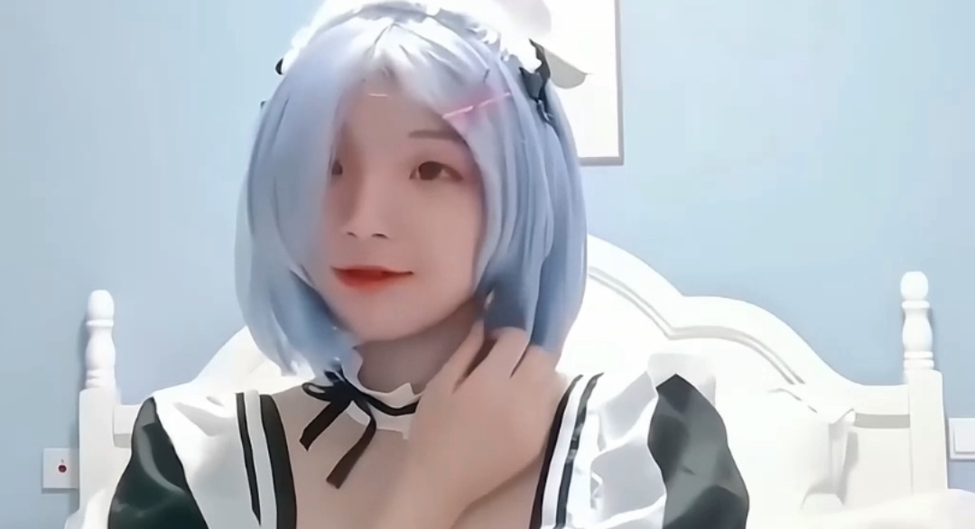 女仆装 *骚穴塞水 *晶棒 疯狂自慰]!\喷水内射海报